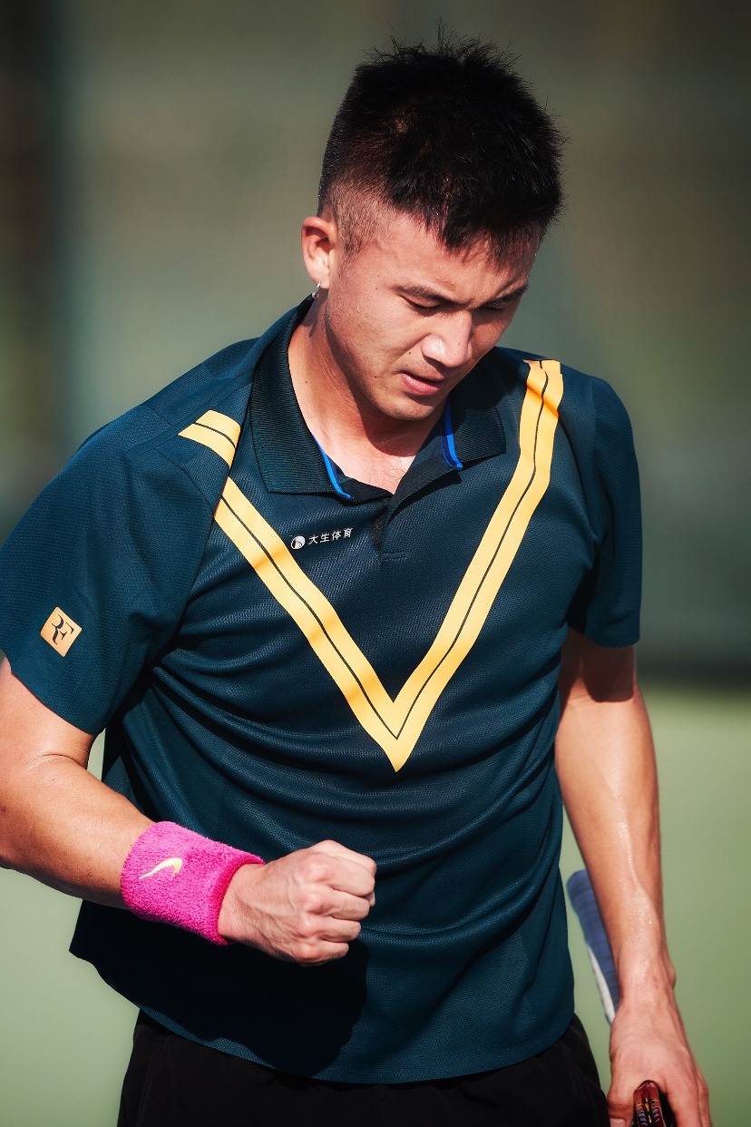 叶子豪,张小甜分获男,女单冠军.