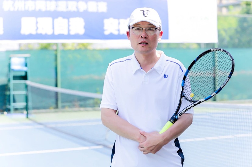 王文捷/张晓明,秦强/高秀芳,张旭/杨忠令分别获得常青组前三名.