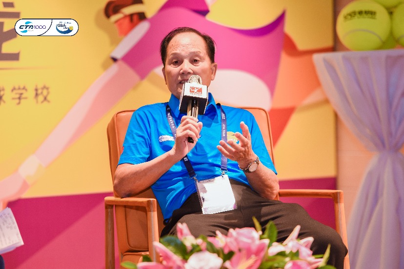 名宿何泽国老先生,香港网球总会会长莫君逸,澳门网球总会理事长吴玉玲